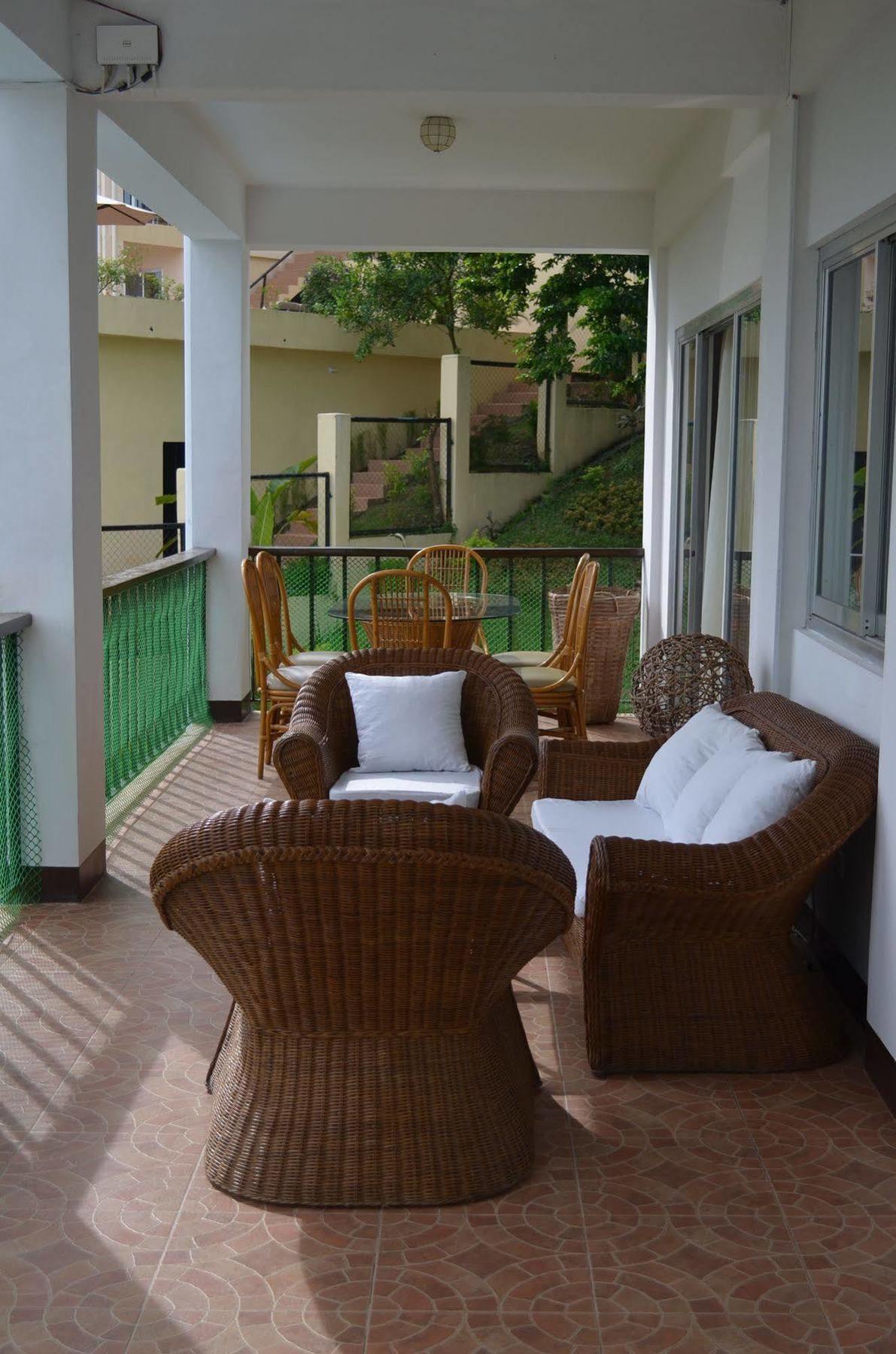 Seahorse Villa Puerto Galera Exterior photo